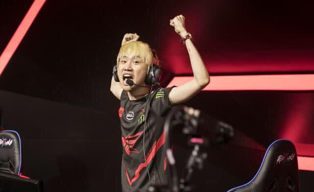 花钱找虐 花钱找虐