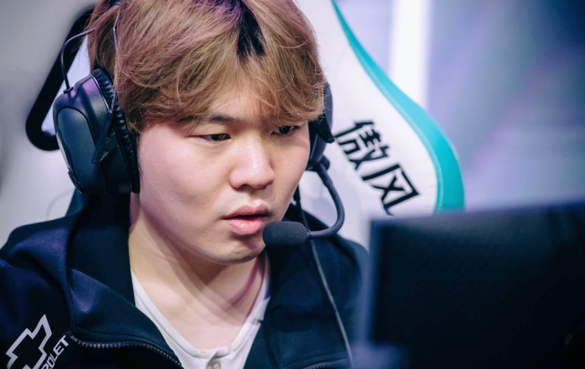 而中国球员 而中国球员