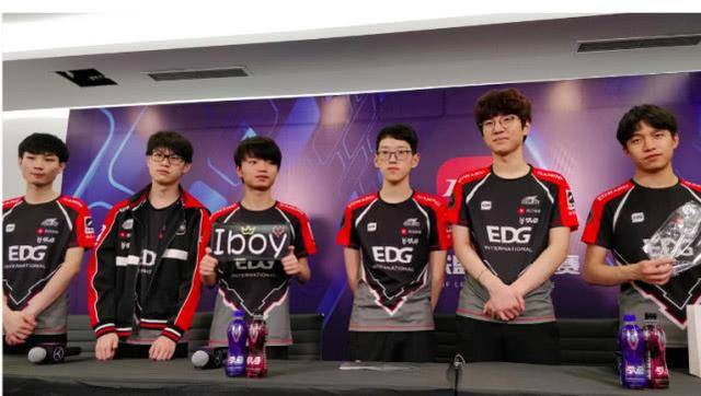 更体现了他 更体现了他