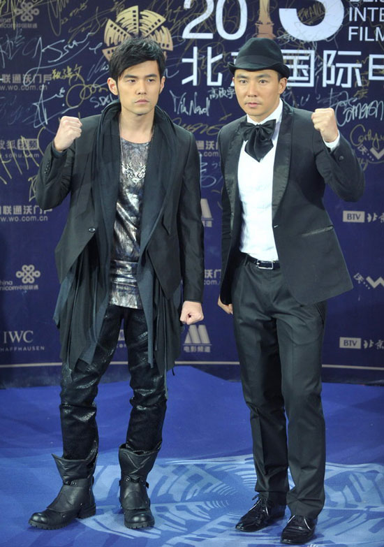 两度落后 两度落后